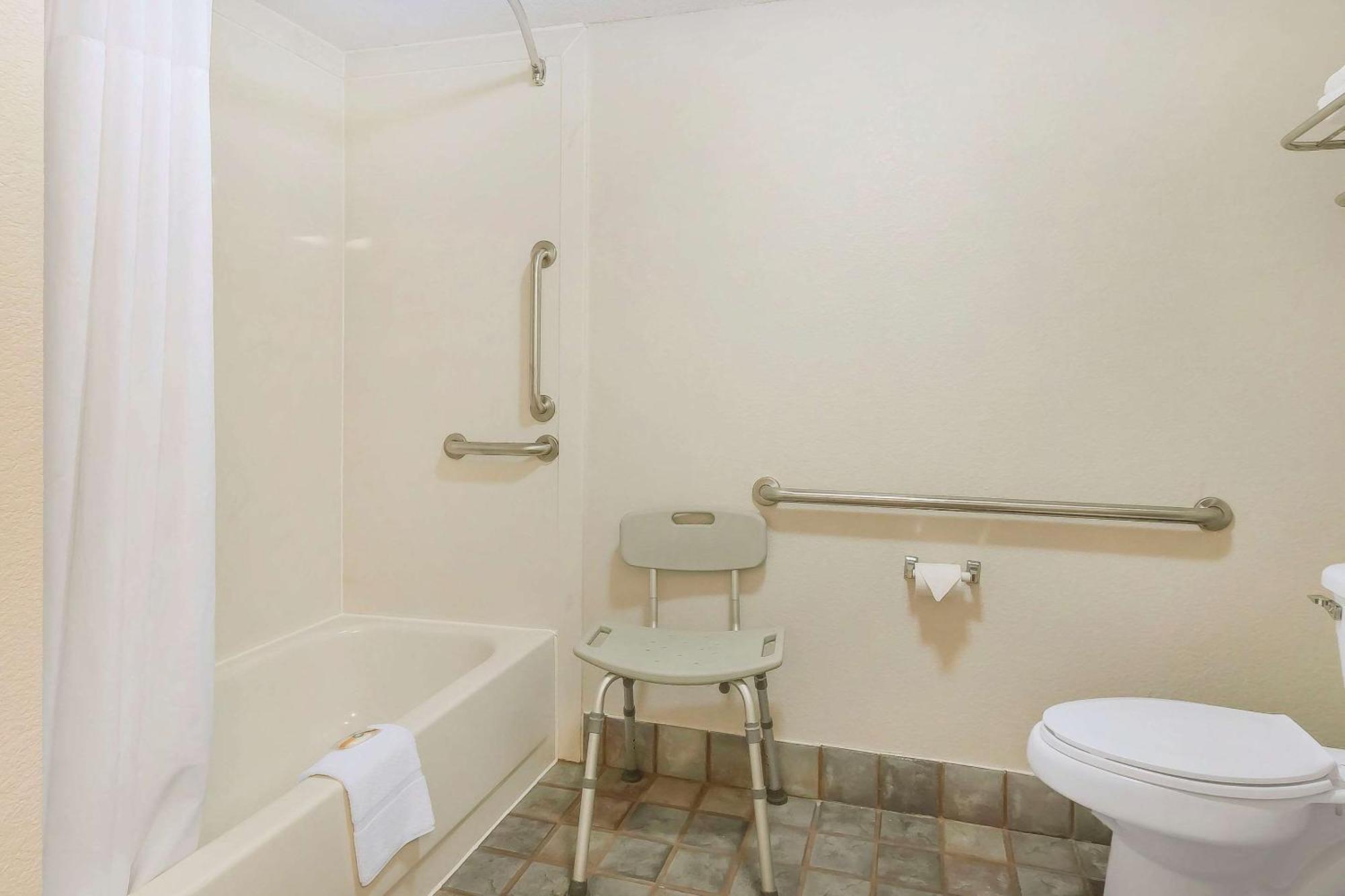 Quality Inn Charleston - Sikeston Esterno foto
